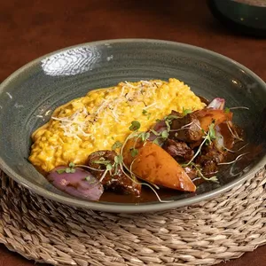 RISSOTO A LA HUANCAÍANA CON LOMO SALTADO